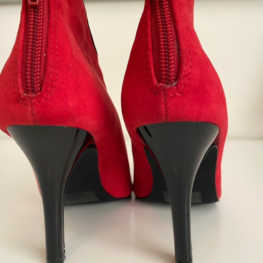 Carlos Red faux suede ankle booties - Picture 3 of 11